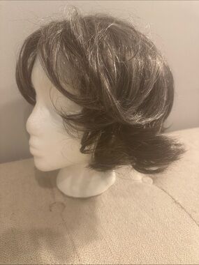 Classic Short Layered Women's Wig in Dark Silvery blond color